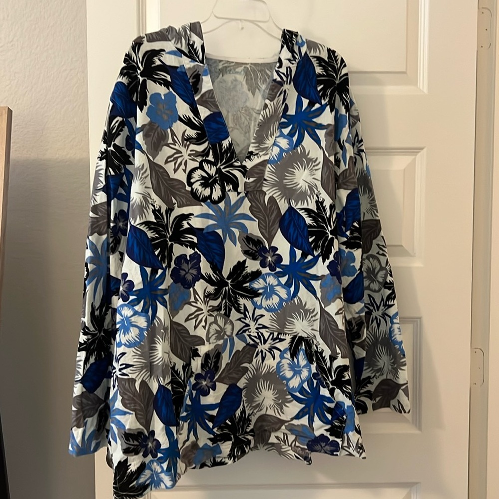 KS Island swim coverup poncho w/hood and pocket blu/wht Hawaiian floral 2X plus
